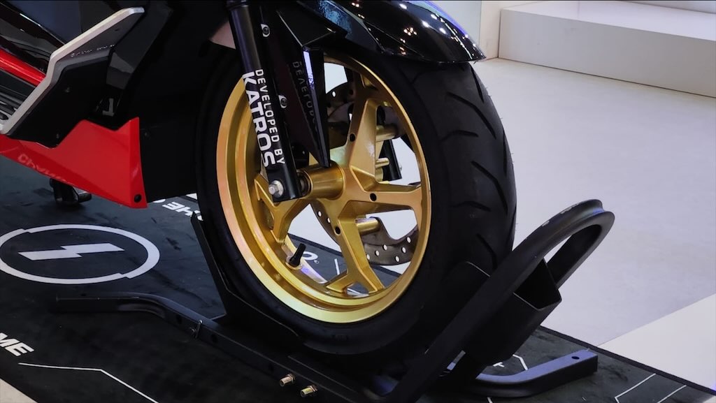 Ban Besar Bikin Motor Gagah? Kenali Risiko Tersembunyi yang Mengancam Keselamatan