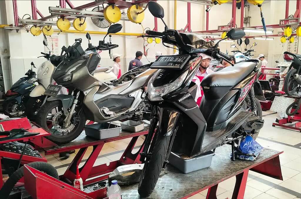 Rawat Motor Matic dengan Promo AHASS Kartini, Servis Hemat Selama Bulan April