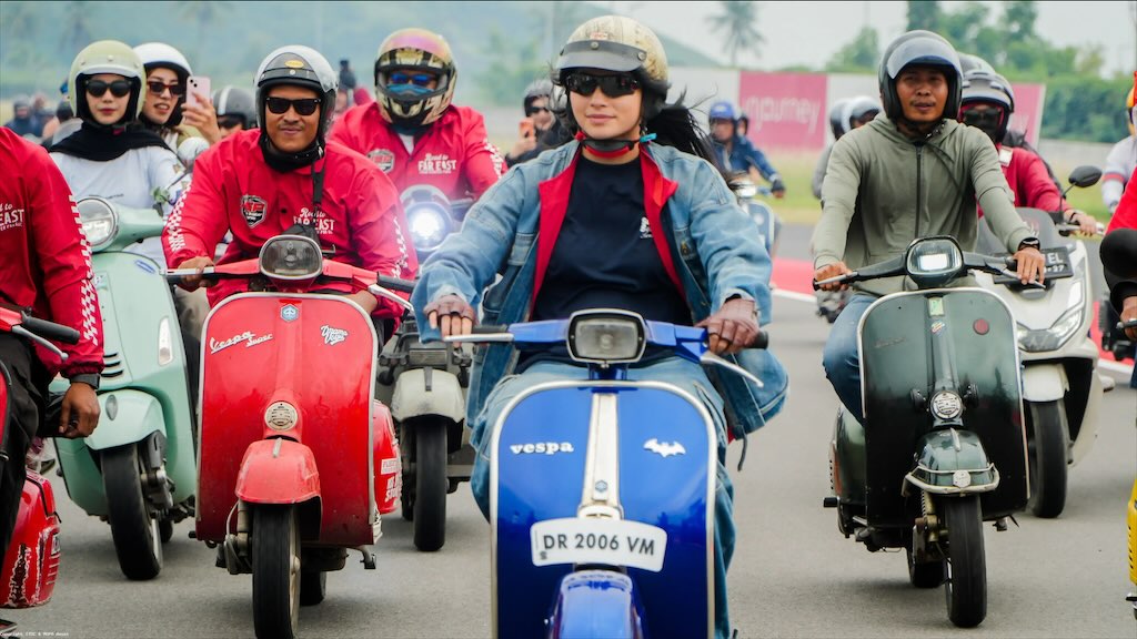 Ribuan Vespa Klasik Jajal Lintasan Sirkuit Mandalika dalam Gelaran Bhayangkara Riding Day 2026