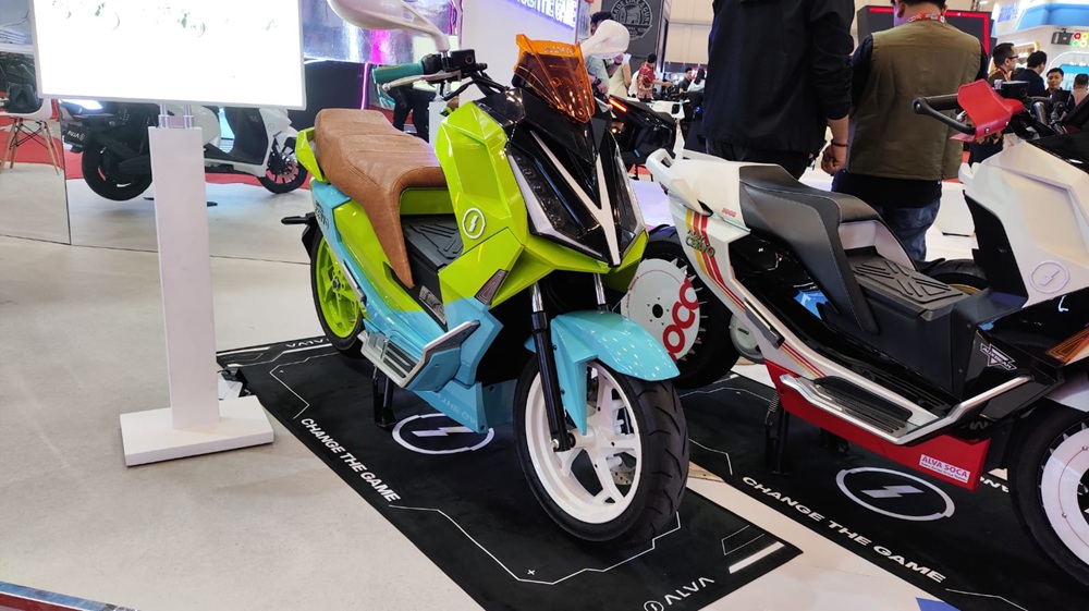 Modifikasi Unik ALVA Cervo di IMOS 2025 Tampil Beda dengan Konsep Kalcer dari Rainbow Moto Builder