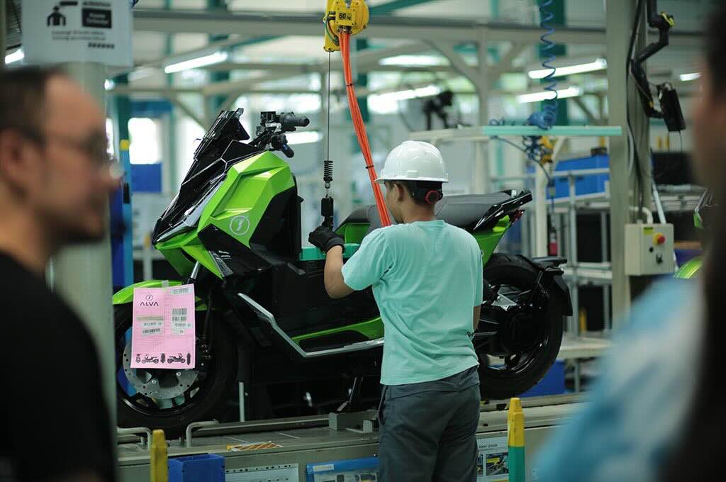 Investasi Tembus Rp 1 Triliun, Alva Perluas Ekosistem Motor Listrik dan Charging Station