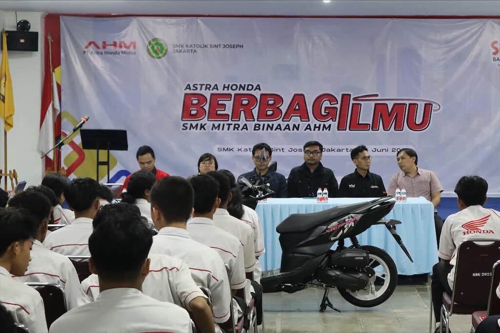 Gelar Astra Honda Berbagi Ilmu, Wahana Bedah Fitur Unggulan Vario 125 Street untuk Pelajar SMK