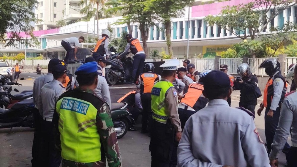 Operasi Parkir Liar di Daan Mogot, Ratusan Motor Kena Sanksi Tegas