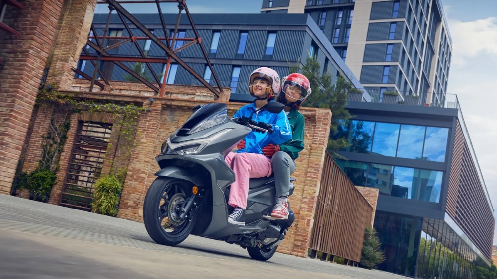 STOP! Jangan Beli Mobil Baru Dulu! Skuter Ternyata Kunci Sukses Bebas Macet & Jadi Sultan Dadakan? Data Eropa Bikin Shock!