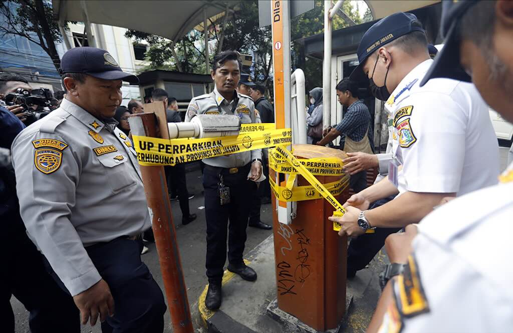 Pansus DPRD DKI Segel Parkir Ilegal di Blok M Square yang Telah Beroperasi Bertahun-Tahun