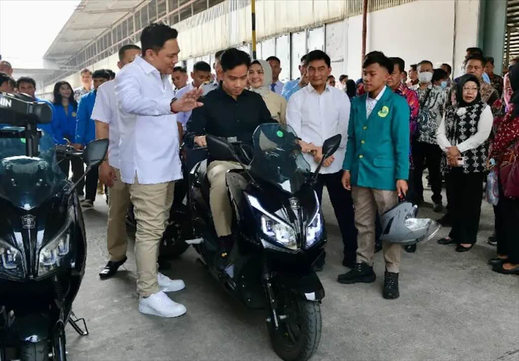 Kunjungi Pabrik Motor Listrik Tangkas, Wapres Gibran Dorong Sinergi Dunia Pendidikan dan Industri