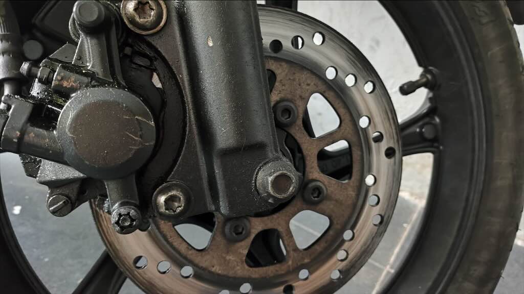 Jangan Panik! Ini Langkah Darurat yang Harus Dilakukan Saat Motor Rem Blong