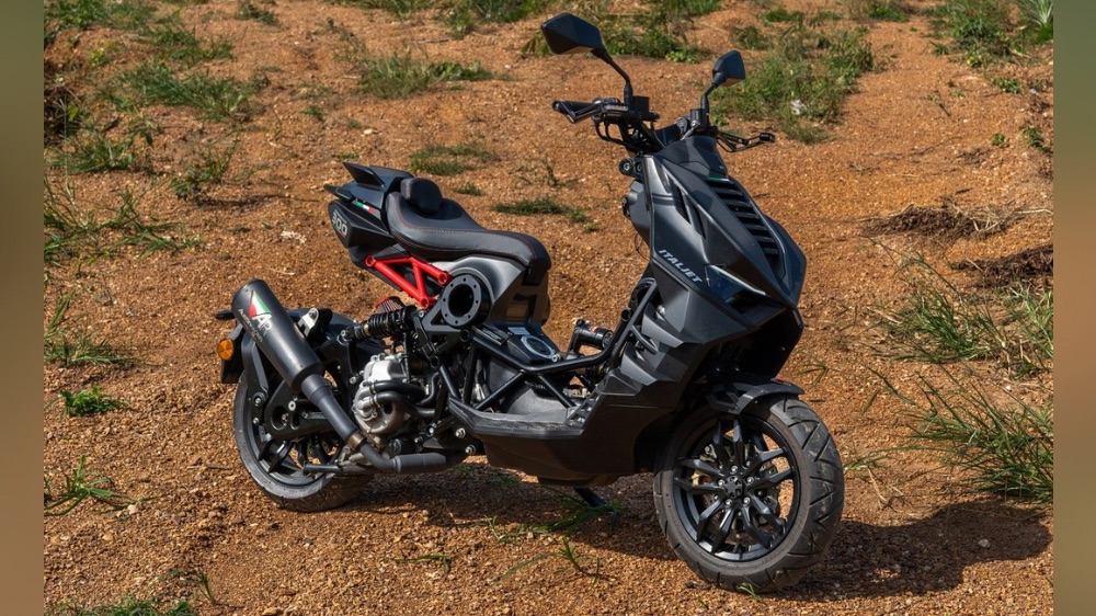 Resmi Meluncur di Thailand, Italjet Dragster 300 Black Edition Tampil Garang