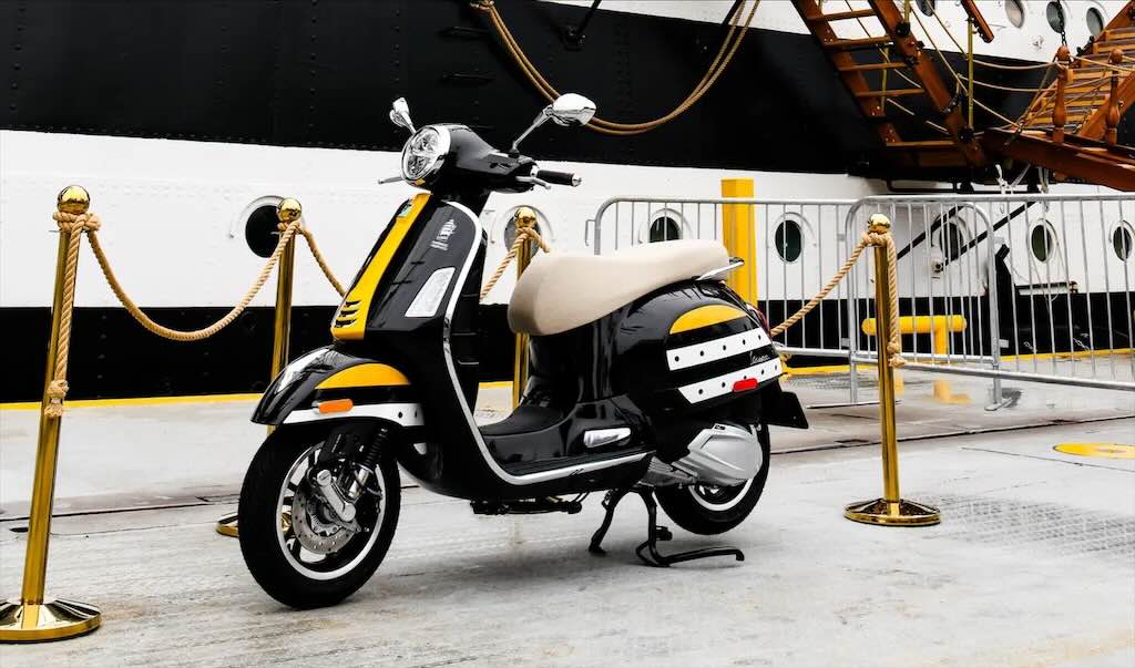 Vespa Luncurkan Skuter Edisi Khusus Amerigo Vespucci, Tampilkan Sentuhan Ikonik Kapal Legendaris Italia