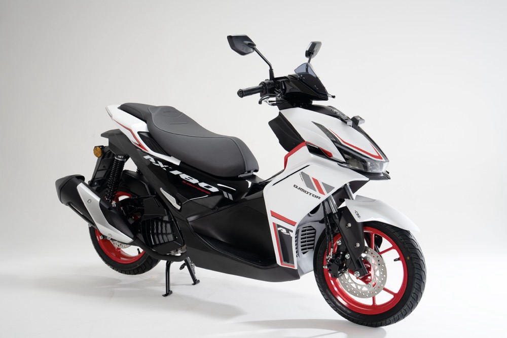 Skuter Premium Harga Terjangkau! Inilah QJMotor Viento 180 CBS Pesaing Aerox