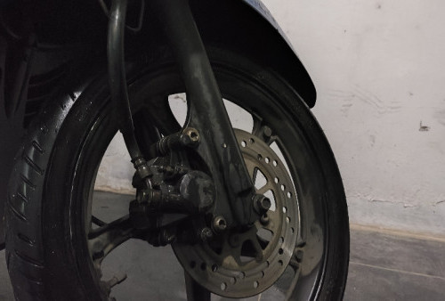 Jangan Tunggu Sampai Bocor, Ini Waktu Ideal Mengganti Oli Shockbreaker Depan Motor