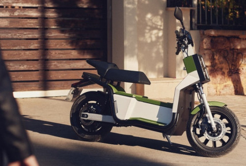 Skuter Listrik Premium NOOS dengan Desain Elegan yang Mengotak