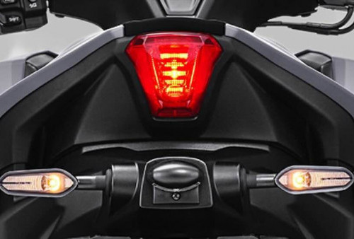 Stop Salah Kaprah! Ini Aturan Resmi Pakai Lampu Hazard yang Benar