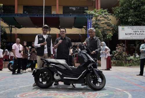 Apresiasi Pahlawan Tanpa Tanda Jasa, ALVA Berikan Dukungan Operasional Motor Listrik di Hari Guru