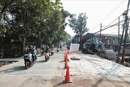 Akses Lenteng Agung Raya Dibuka Kembali Secara Bertahap Setelah Perbaikan Jalan Ambles