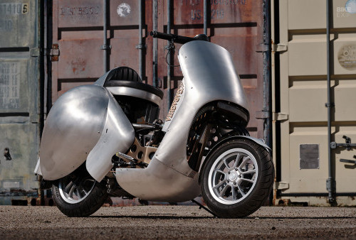 Transformasi Vespa GT 200 Kustom Bernuansa Balap Karya Python Lair Designs