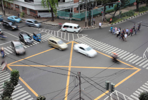 Jangan Salah Berhenti! Pahami Yellow Box Junction Agar Tidak Sebabkan Macet di Persimpangan