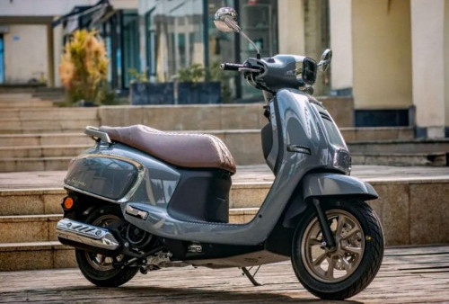 Suzuki US125T 2025 Meluncur di Cina, Skutik Retro Modern Pesaing Tangguh di Segmen 125cc
