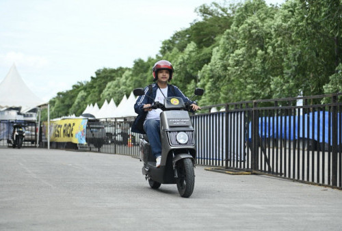 Wajib Coba! Rasakan Langsung Skuter Vespa, Scomadi, dan Polytron di Area Test Ride Permata Bank GJAW 2025