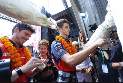 Momen Seru Pebalap Honda Joan Mir dan Luca Marini Belajar Tari Kecak dan Buat Ogoh-ogoh Bareng Bikers Bali