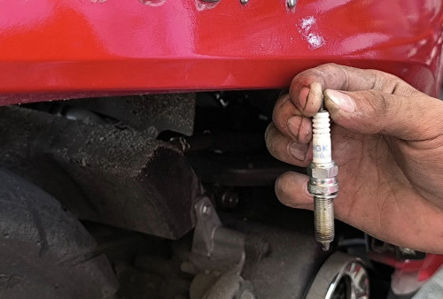 Jangan Sepelekan Busi Motor! Pahami 6 Indikasi Busi Melemah untuk Jaga Performa dan Keselamatan Berkendara