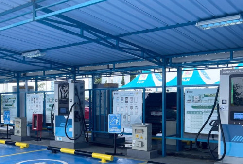 Pengguna Motor Listrik Makin Nyaman, PLN Siapkan SPKLU Center di Bandung Jelang Nataru