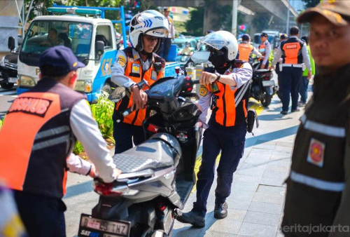 Sudinhub Jakarta Selatan Angkut 21 Motor yang Masih Bandel Parkir di Trotoar Depan ITC Kuningan