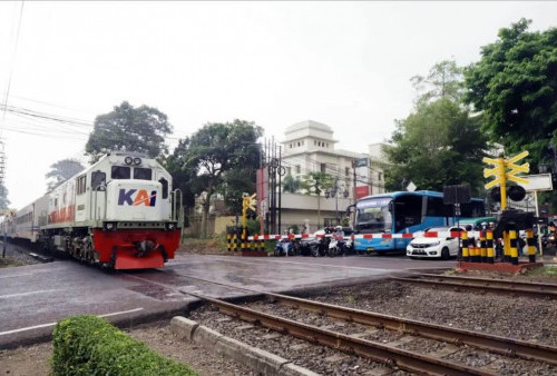 Jangan Terobos Saat Palang Turun, Pengendara Wajib Berhenti Saat Sinyal Kereta Berbunyi