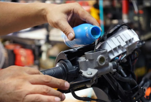 Sering Terlupakan, Inilah Waktu yang Tepat Ganti Minyak Rem Motor Agar Pengereman Tetap Maksimal