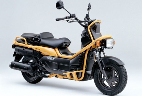 Mengenal Lebih Dekat Honda PS250 Skuter 250cc Berdesain Naked yang Out of the Box