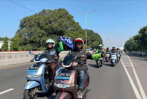 Buktikan Ketangguhan Motor Listrik iQube S, TVS Ajak Komunitas City Touring di Bandung