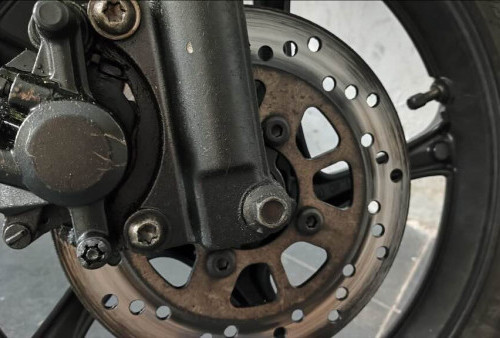 Jangan Panik! Ini Langkah Darurat yang Harus Dilakukan Saat Motor Rem Blong