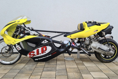 Siap Adu Cepat! Vespa Sprint Kustom Ini Berubah Wujud Menyerupai Motor Sport untuk Drag Race