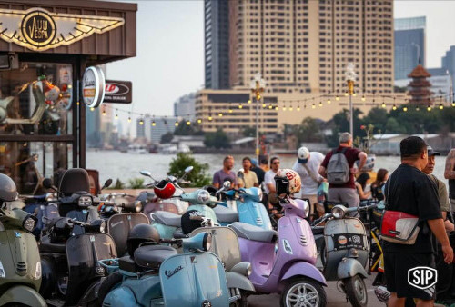 Menikmati Senja di Tepi Sungai Bangkok Sambil Memandangi Vespa Klasik di Vintage Vespa Thai