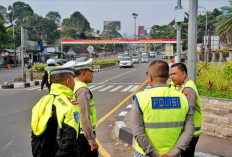 Volume Kendaraan Tembus 40.000 Unit Saat Long Weekend, Polisi Terapkan One Way di Jalur Puncak