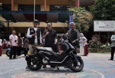 Apresiasi Pahlawan Tanpa Tanda Jasa, ALVA Berikan Dukungan Operasional Motor Listrik di Hari Guru