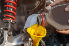 Jangan Asal Penuh, Ini Efek Mengisi Oli Motor Terlalu Banyak Tidak Sesuai Takaran