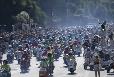 Roma Jadi Saksi Parade Vespa Terbesar Sepanjang Sejarah yang Diikuti 25.000 Vespisti
