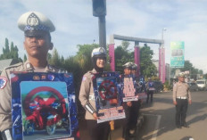 Cara Beda Polresta Tangerang Lakukan Operasi Zebra, Pelanggar Malah Dikasih Helm SNI Gratis!