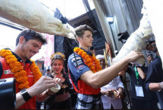 Momen Seru Pebalap Honda Joan Mir dan Luca Marini Belajar Tari Kecak dan Buat Ogoh-ogoh Bareng Bikers Bali