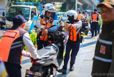 Sudinhub Jakarta Selatan Angkut 21 Motor yang Masih Bandel Parkir di Trotoar Depan ITC Kuningan
