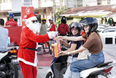 Rayakan Natal dengan Cara Berbeda, Pertamina Hadirkan Sinterklas di SPBU Manado