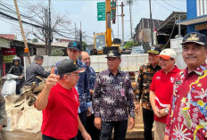 Ada Proyek Saluran Air, Jalan Raya PKP Ciracas Terapkan Sistem Buka Tutup